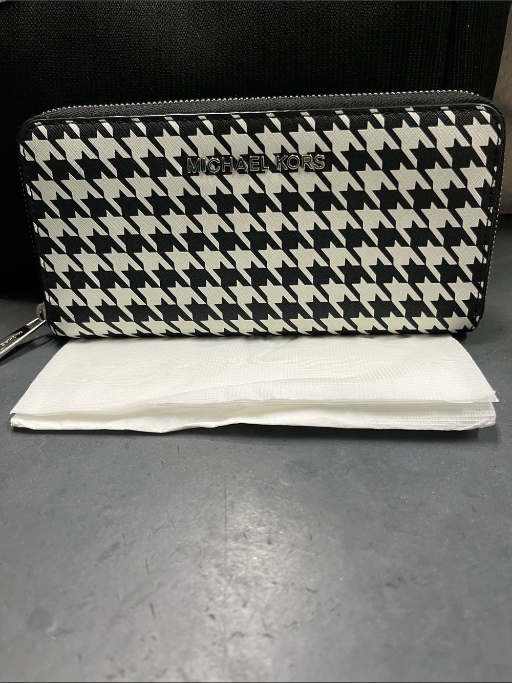 NWOT Michael Kors Black & White Houndstooth Zip Wallet with Silver Logo